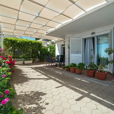 Apartment Faros - Two-bedroom With Terrace And Sea View