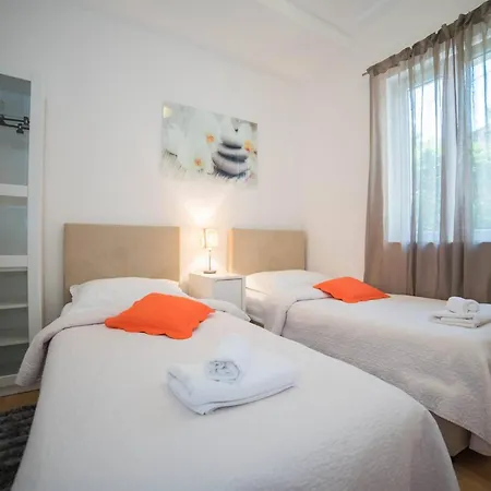 Faros - Two-bedroom With Terrace And Sea View Apartamento *