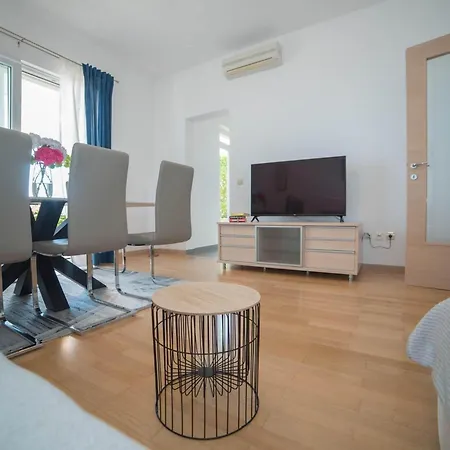 Faros - Two-bedroom With Terrace And Sea View